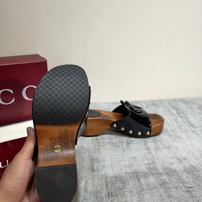 GUCCI 26S PLATFORM MULES IN BLACK PATENT CALFSKIN