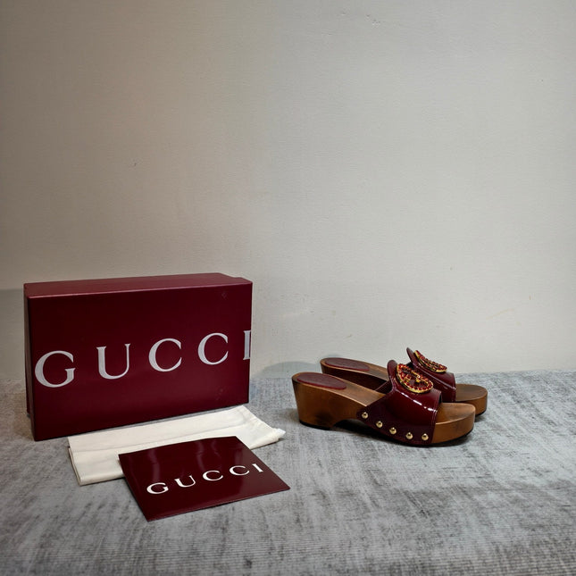 GUCCI 26S PLATFORM MULES IN BURGUNDY RED PATENT CALFSKIN GOLD HARDWARE