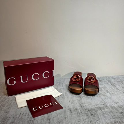 GUCCI 26S PLATFORM MULES IN BURGUNDY RED PATENT CALFSKIN GOLD HARDWARE