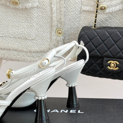 CHAIN BOW HIGH HEEL 8 CM SLINGBACKS IN WHITE SUEDE