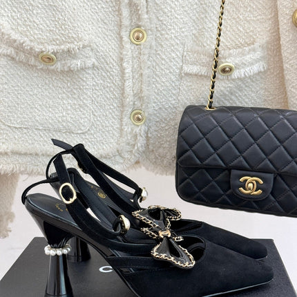 CHAIN BOW HIGH HEEL 8 CM SLINGBACKS IN BLACK SUEDE