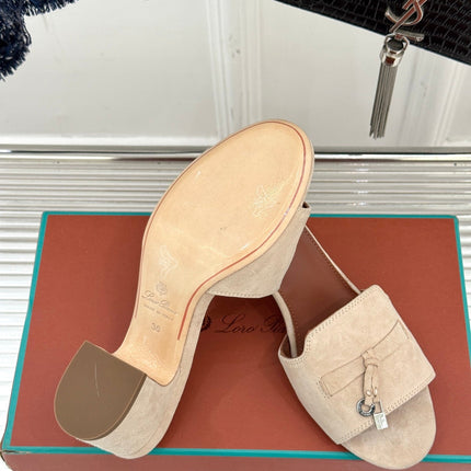HIGH HEELS IN BEIGE SUEDE AND LAMBSKIN