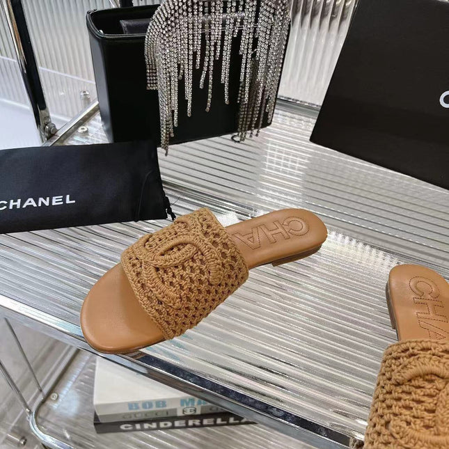 SLIPPERS CARAMEL BROWN SHEEPSKIN