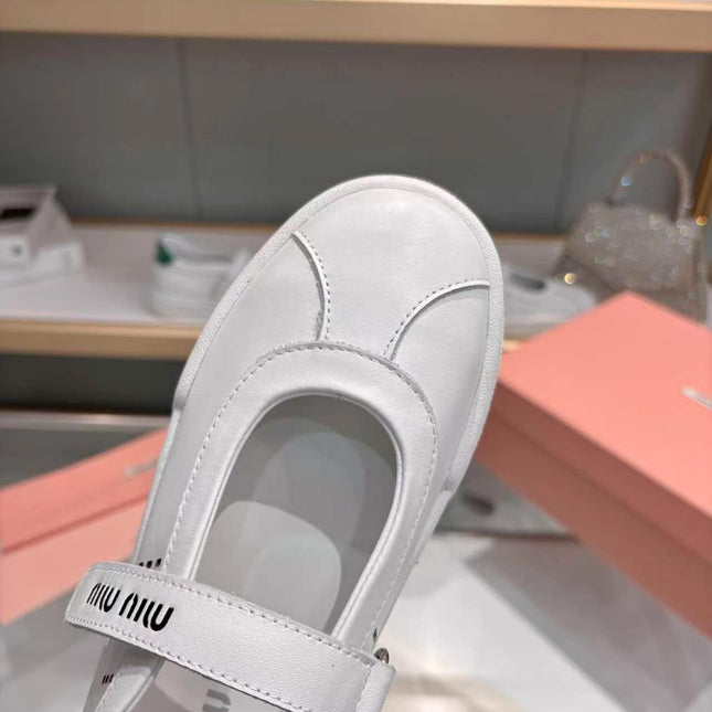 MIUMIU 26S MARY JANE BALLERINAS IN WHITE AND BLACK CALFSKIN