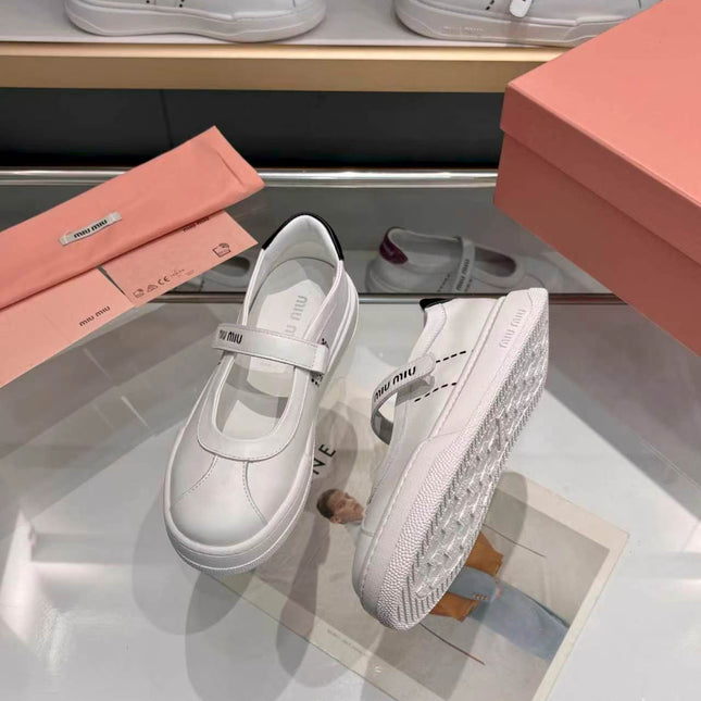 MIUMIU 26S MARY JANE BALLERINAS IN WHITE AND BLACK CALFSKIN