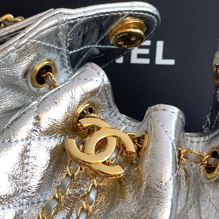 CHANEL 26S HOBO BAG 22 IN SILVER METALLIC CRINKLED CALFSKIN GOLD HARDWARE