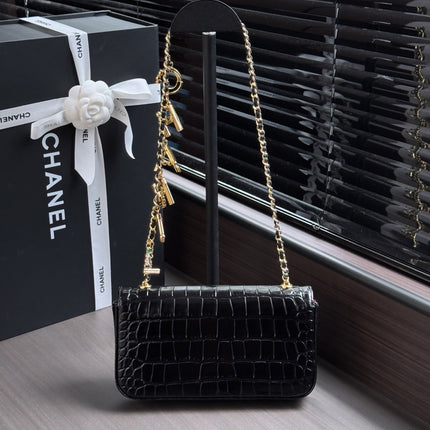 CHANEL 26S WALLET ON CHAIN 22 IN BLACK CROCODILE-EMBOSSED CALFSKIN GOLD HARDWARE