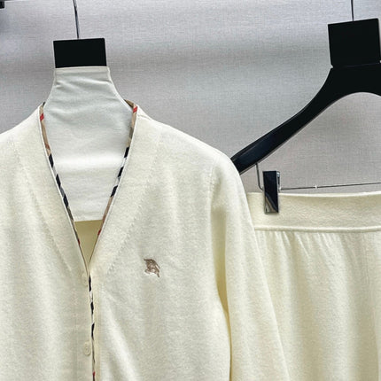 BURBERRY 25S CARDIGAN AND STRAIGHT-LEG PANTS SET 096