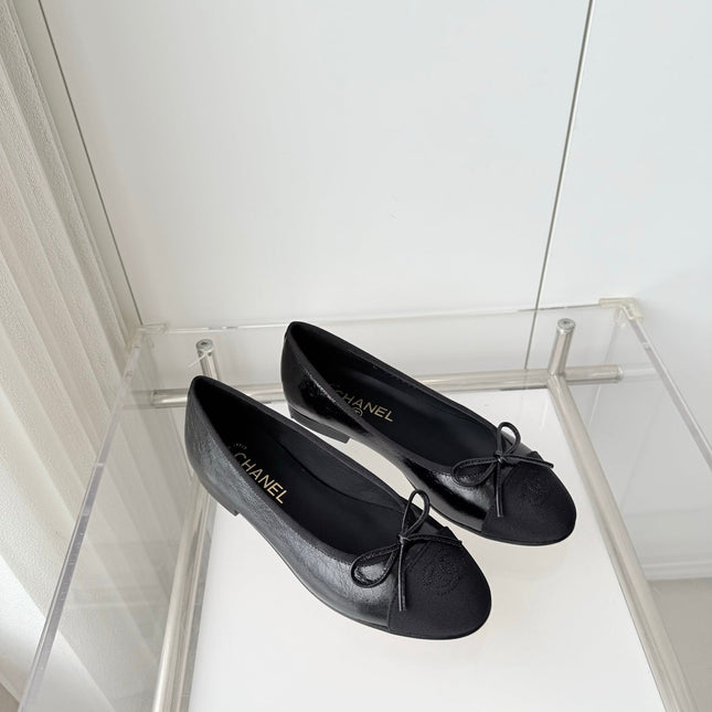 CHANEL 26S BALLET FLATS IN BLACK CALFSKIN WITH FABRIC TOE CAP AND BOW