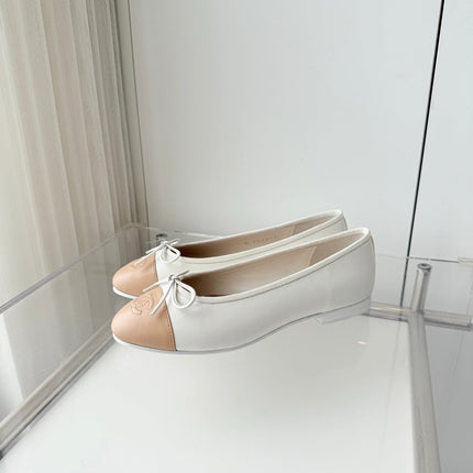 CHANEL 26S BALLET FLATS IN WHITE CALFSKIN WITH BEIGE TOE CAP AND BOW