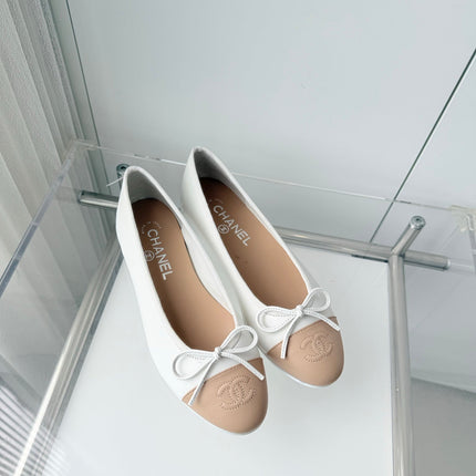 CHANEL 26S BALLET FLATS IN WHITE CALFSKIN WITH BEIGE TOE CAP AND BOW