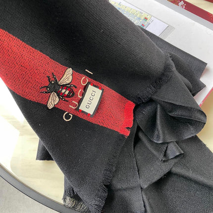 SCARF 200 CM IN BLACK MIX RED CASHMERE WITH EMBROIDERED BEE 407516
