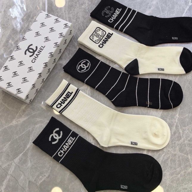 CHANEL 26S CREW SOCKS 410330 (1 BOX)