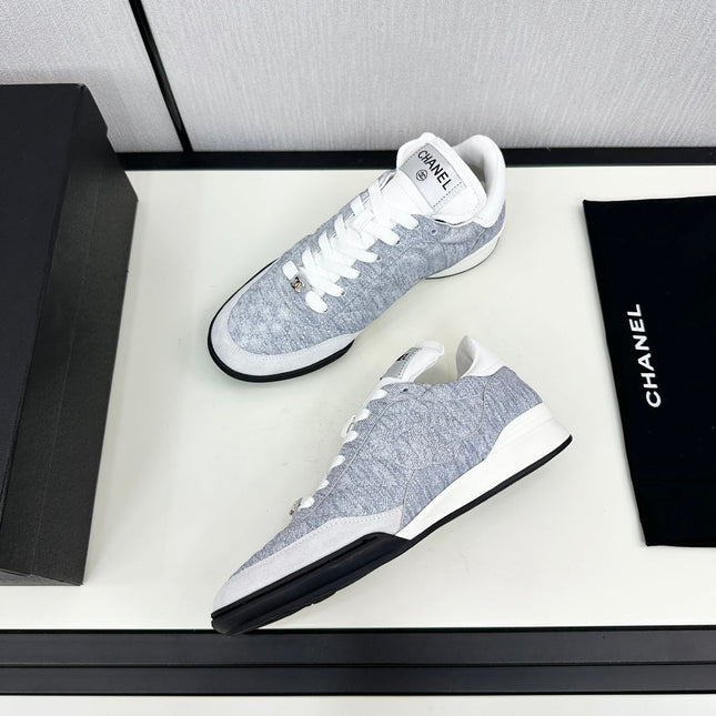 SPORTS SHOES IN GREY FABRIC