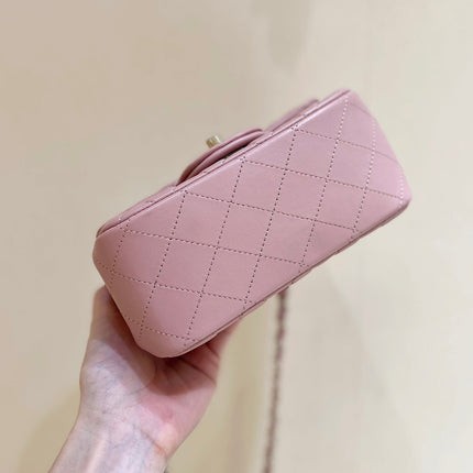 CHANEL 25S FLAP BAG 17 CM IN LIGHT PINK LAMBSKIN WITH GOLD HARDWARE