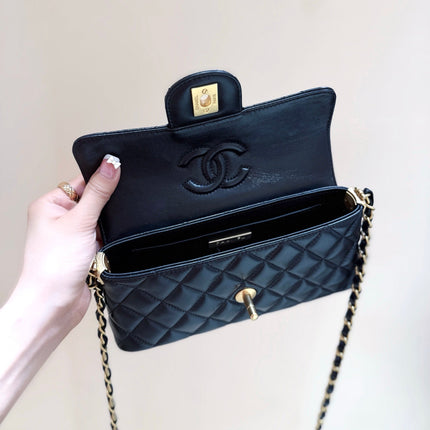 QUILTED FLAP BAG WITH HANDLE 20 IN BLACK LAMBSKIN GOLD PLATED METAL