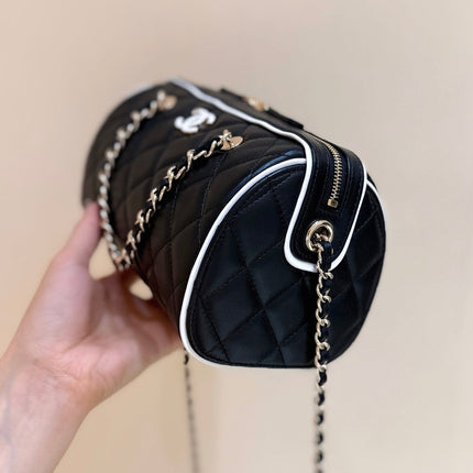 MEITO BOSTON MATELASSE CAVIAR SHOULDER HANDBAG 18 IN BLACK LAMBSKIN