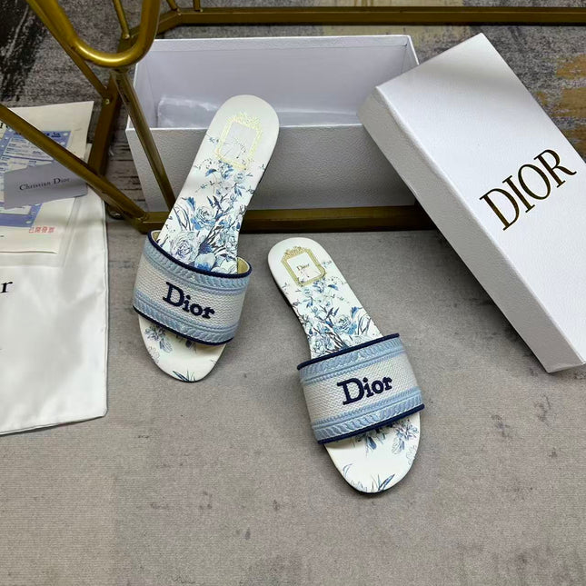 DIOR 26S DWAY SLIDE FLOWER EDITION IN WHITE AND SKY BLUE FABRIC
