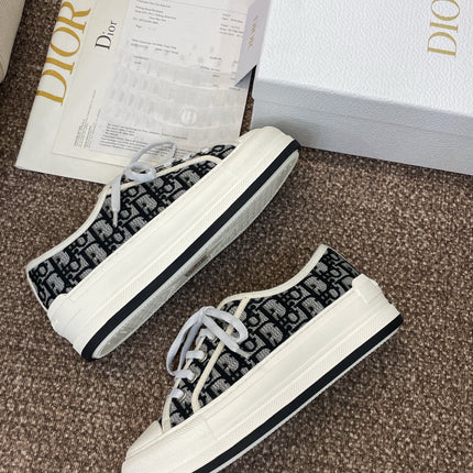 DIOR 25S WALK'N' SNEAKER IN DEEP BLUE DIOR OBLIQUE EMBROIDERED COTTON