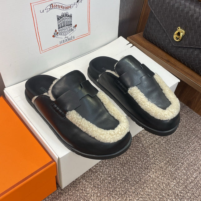 HM MULE IN BLACK CALFSKIN AND WHITE SHEARLING