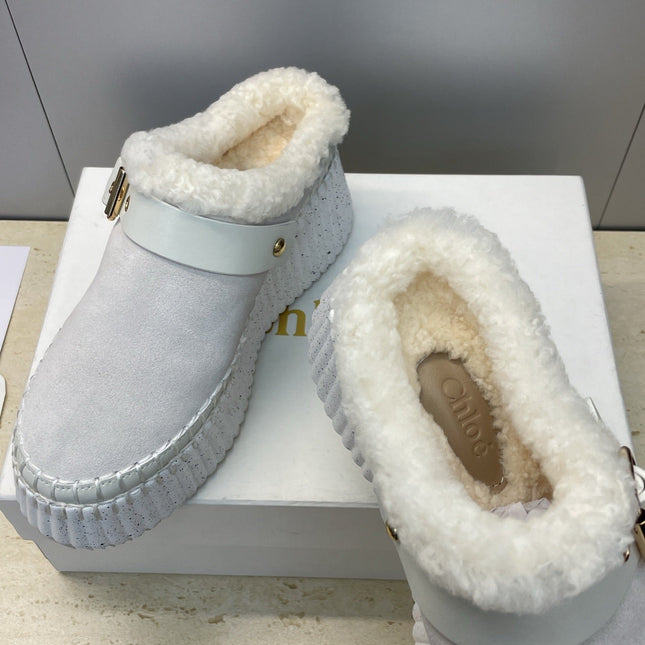 CHLOÉ 26S FUR-LINED WEDGE MULES IN LIGHT GREY SUEDE