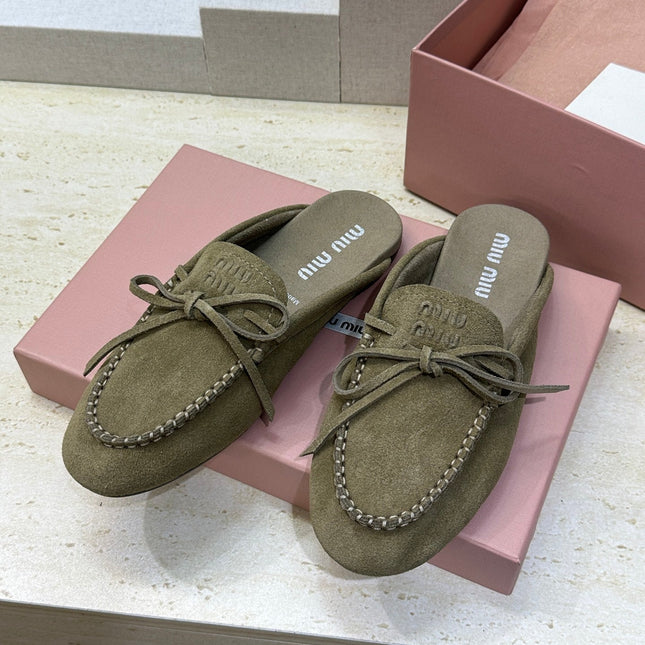 MIUMIU 26S SNEAKER MULES IN DARK OLIVE GREEN SUEDE WITH BOW
