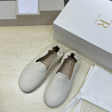 THE ROW 26S BALLET FLATS IN IVORY WHITE CALFSKIN