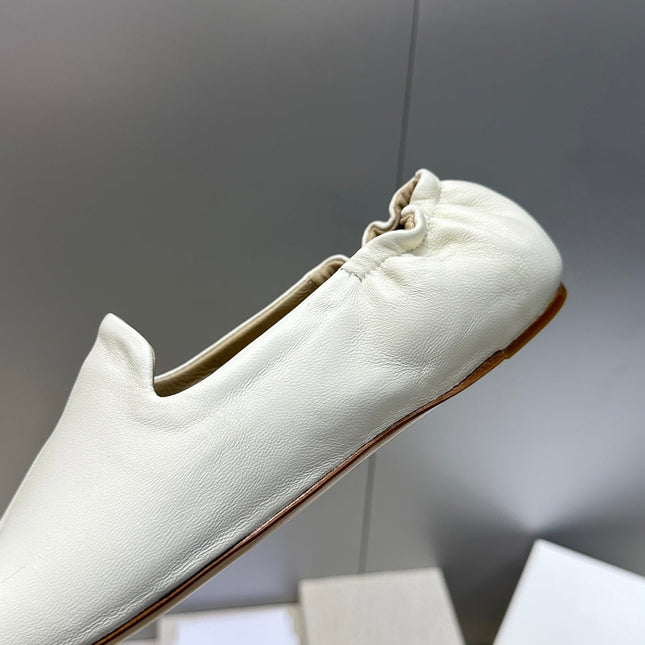 THE ROW 26S BALLET FLATS IN IVORY WHITE CALFSKIN