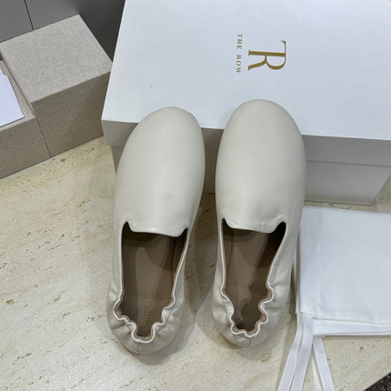 THE ROW 26S BALLET FLATS IN IVORY WHITE CALFSKIN