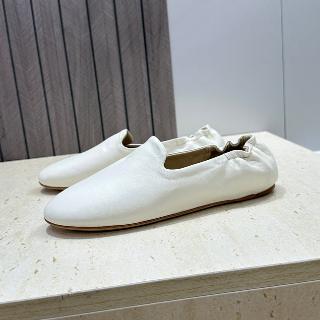 THE ROW 26S BALLET FLATS IN IVORY WHITE CALFSKIN