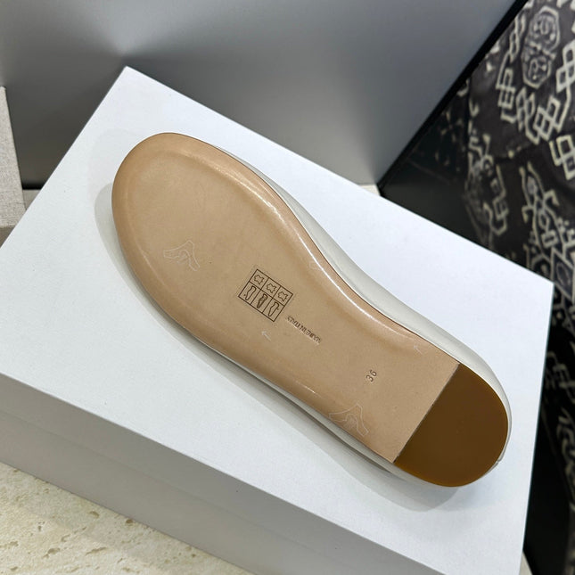 THE ROW 26S BALLET FLATS IN IVORY WHITE CALFSKIN