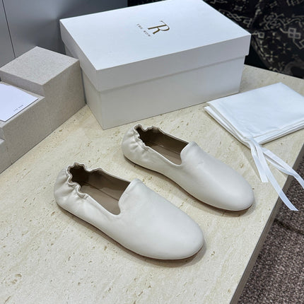 THE ROW 26S BALLET FLATS IN IVORY WHITE CALFSKIN