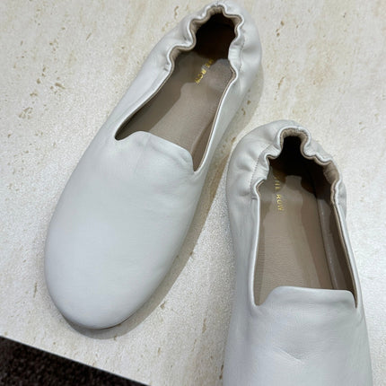THE ROW 26S BALLET FLATS IN IVORY WHITE CALFSKIN