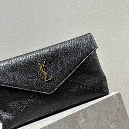 ENVELOPE CLUTCH 29 IN BLACK LAMBSKIN COPPER LOGO