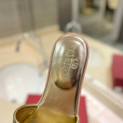 VALENTINO 26S SLIDES IN GOLD CALFSKIN WITH LOGO