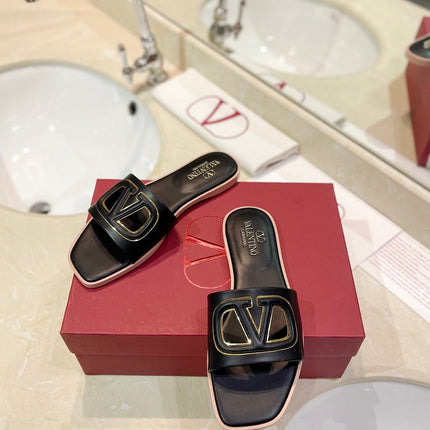 VALENTINO 26S SLIDES IN BLACK CALFSKIN WITH LOGO