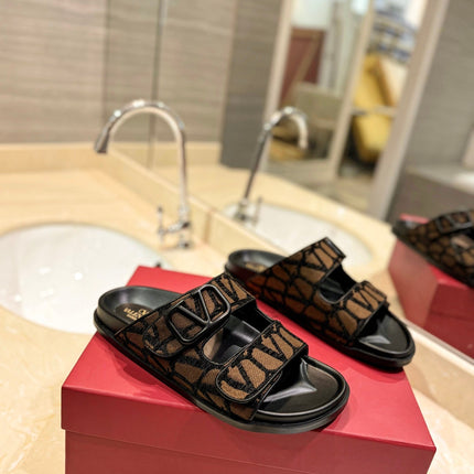 VALENTINO 26S VELCRO SANDALS IN BLACK LEATHER AND BROWN JACQUARD FABRIC WITH HARDWARE