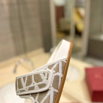 VALENTINO 26S VELCRO SANDALS IN CREAM WHITE AND BEIGE JACQUARD FABRIC