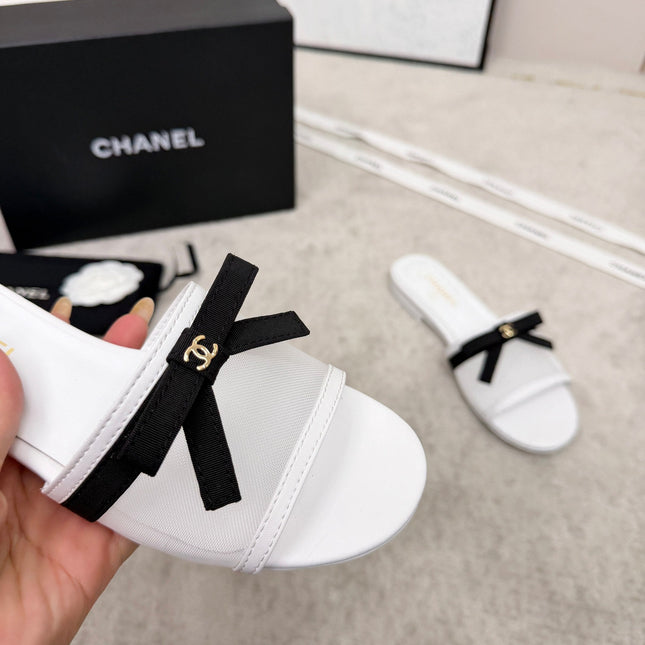 CHANEL 26S SLIDE SANDALS IN WHITE MESH AND CALFSKIN WITH BLACK RIBBON