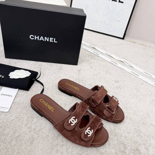 CHANEL 26S DOUBLE STRAP SLIDE SANDALS IN BROWN SUEDE AND CALFSKIN