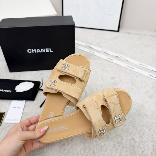 CHANEL 26S DOUBLE STRAP SLIDE SANDALS IN BEIGE SUEDE AND CALFSKIN