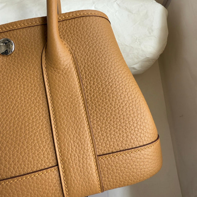 HM 25S GARDEN PARTY 23 CM IN CARAMEL BROWN TOGO