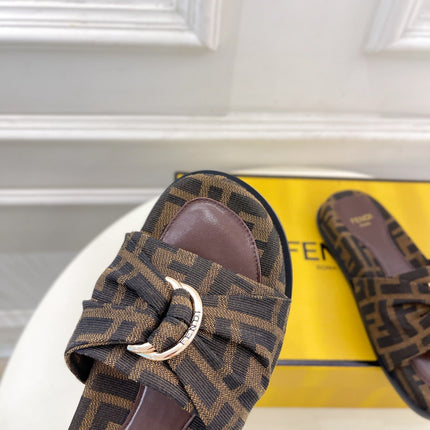 FENDI FLAT SLIPPER IN CHOCOLATE BROWN MONOGRAM JACQUARD FABRIC WITH GOLD HARDWARE
