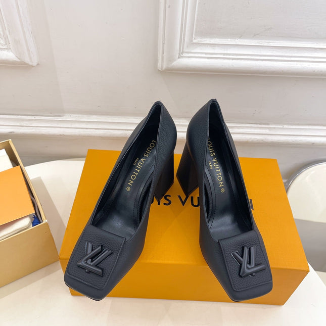 LV BLOCK HEEL PUMPS IN BLACK CALFSKIN
