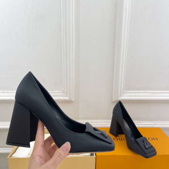 LV BLOCK HEEL PUMPS IN BLACK CALFSKIN