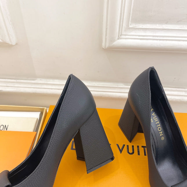LV BLOCK HEEL PUMPS IN BLACK CALFSKIN