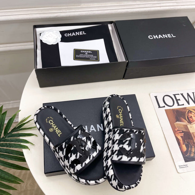 CHANEL 26S SANDALS 35 MM IN BLACK TWEED