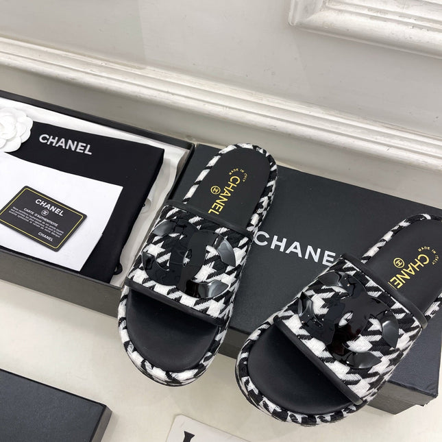 CHANEL 26S SANDALS 35 MM IN BLACK TWEED