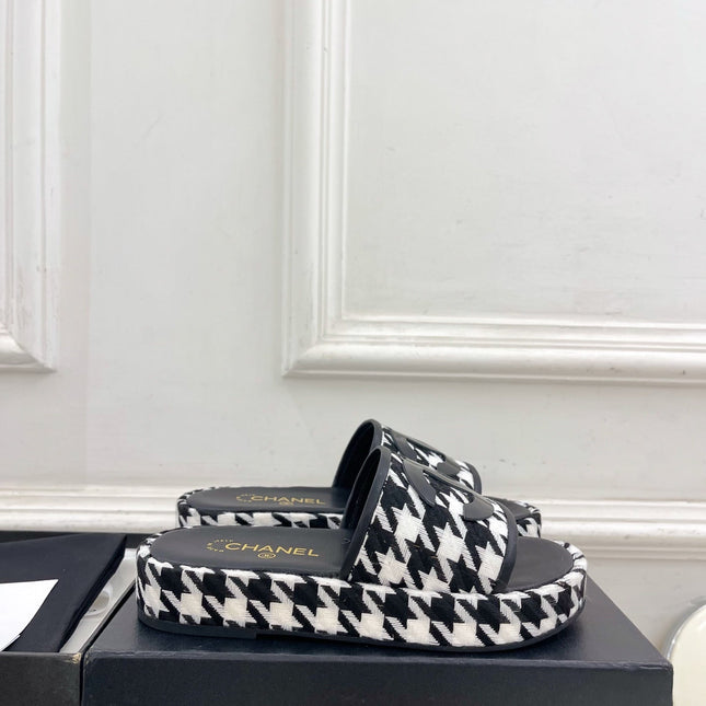 CHANEL 26S SANDALS 35 MM IN BLACK TWEED
