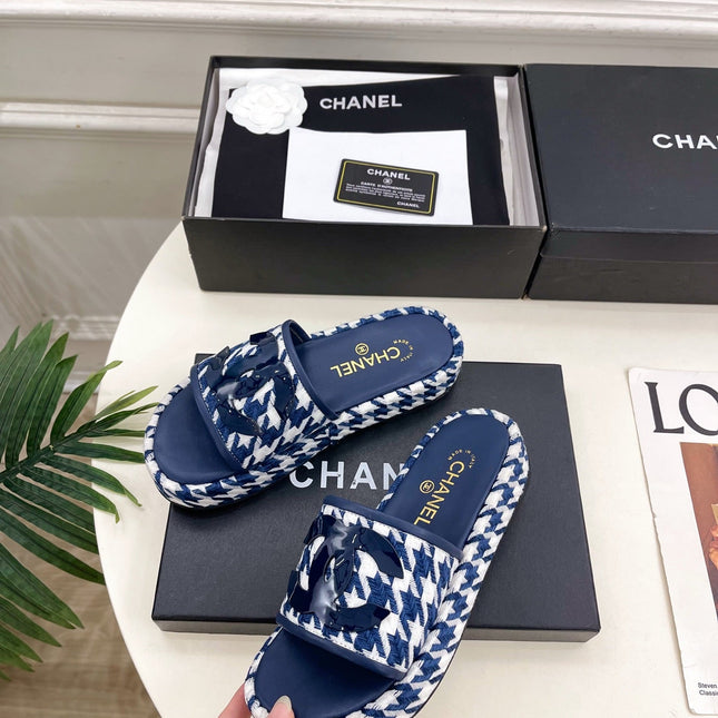 CHANEL 26S SANDALS 35 MM IN NAVY BLUE TWEED